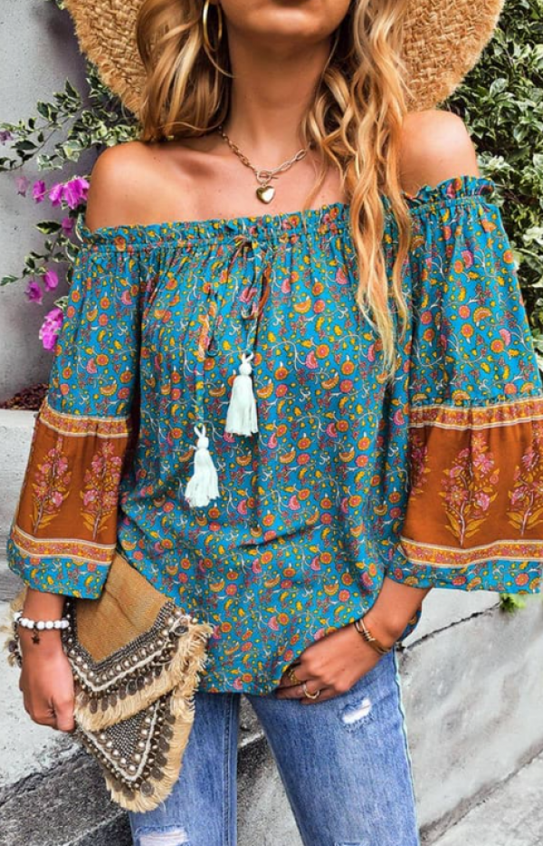 Blus off-shoulder dengan tali ikat